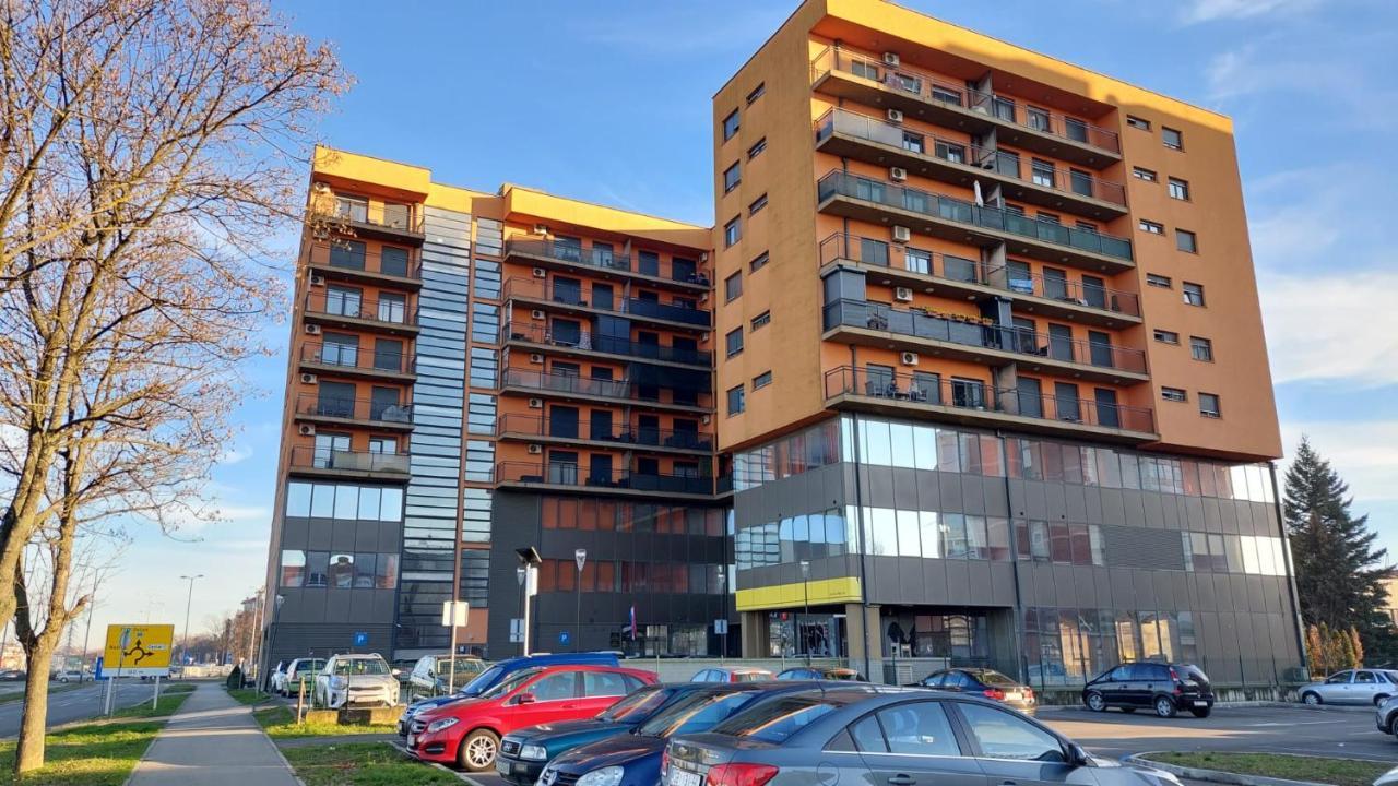 Med Man Apartmani Slavonski Brod Eksteriør billede